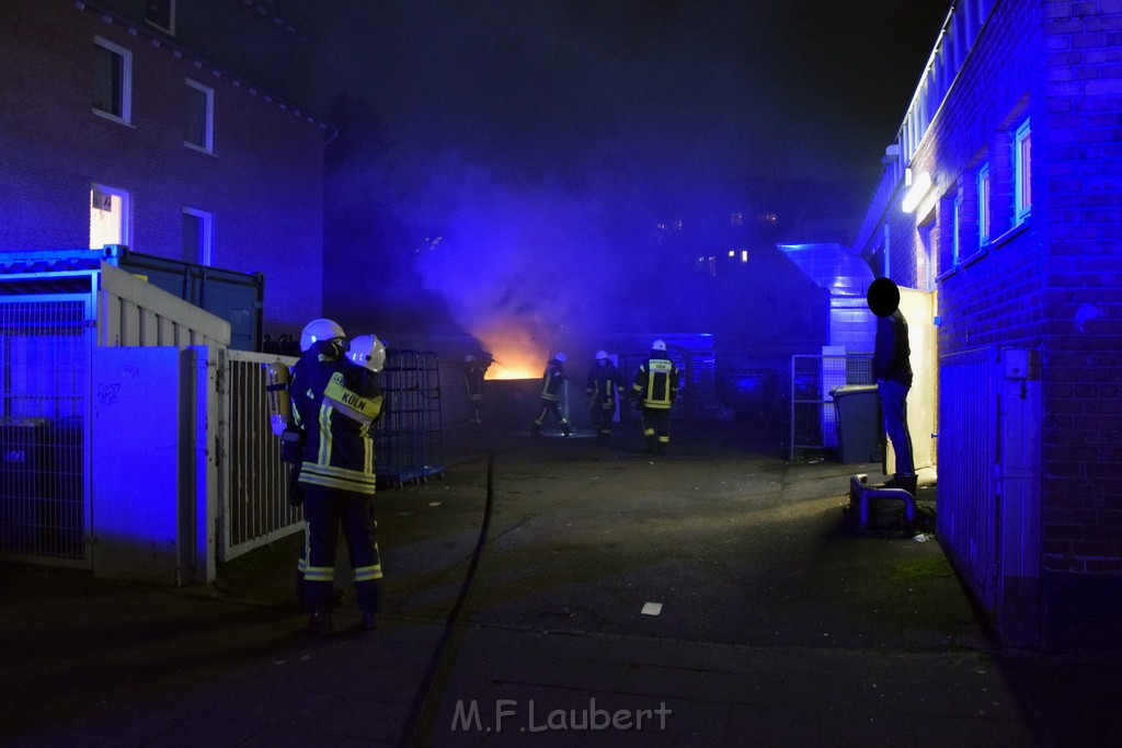 Feuer Papp Presscontainer Koeln Hoehenberg Bochumerstr P012.JPG - Miklos Laubert